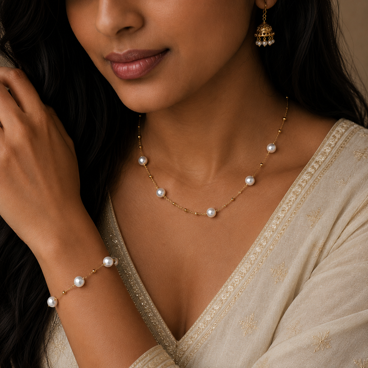 BRACELET AND NECKLACE MADE OF ARTIFICIAL PEARL
