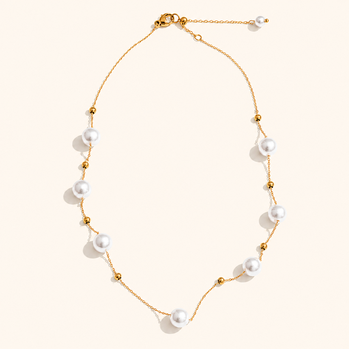 BRACELET AND NECKLACE MADE OF ARTIFICIAL PEARL