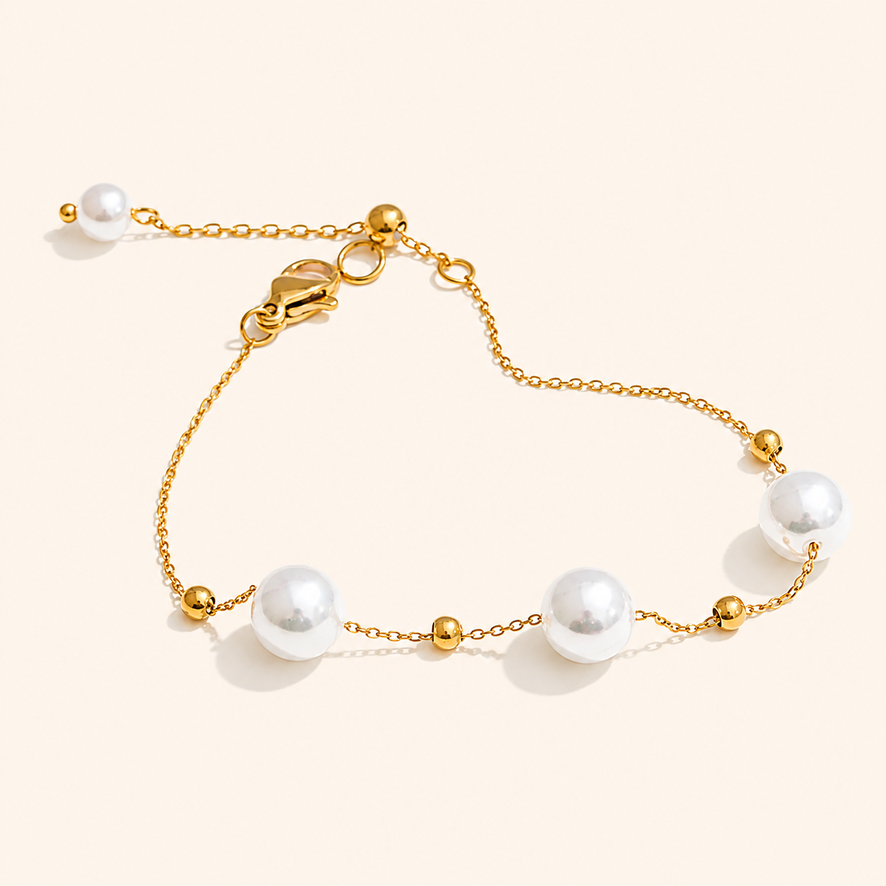 BRACELET AND NECKLACE MADE OF ARTIFICIAL PEARL